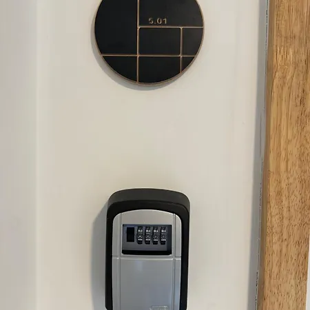 Penthouse 5.01 アパート